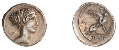 null CARISIA (46 av. J.C.). Denier d'argent. 3,83 g. Tête de la sibylle Hérophile...