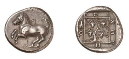 null MARONEE (386-347 av. J.C.). Statère d'argent. Cheval bridé au galop à gauche....