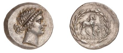 null CYME (vers 160 av. J.C.). Tétradrachme d'argent. 16,74 g. Tête de la nymphe...