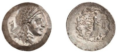 null MYRHINA (vers 180 av. J.C.). Tétradrachme d'argent. 16,62 g. Tête laurée d'Apollon...