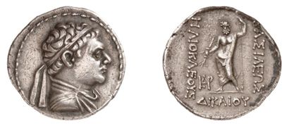 null HELIOCLES (145-130 av. J.C.). Tétradrachme d'argent. 16,71 g. Son buste radié...