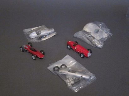 null JOHN DAY MODEL CARS : 5 kits à monter et montés dont LOTUS et FERRARI.