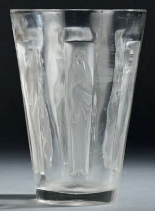 RENE LALIQUE (1860-1945) 
Vase «Gobelet six figurines» (1912).
Épreuve en verre blanc...