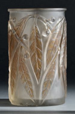 RENE LALIQUE (1860-1945) 
Porte-pinceaux «Lauriers» (1922). Épreuve en verre blanc...