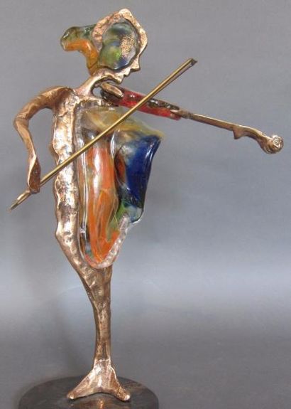 null Yves LOHE (né en 1947)

"Violonniste"

Bronze et verre multicolore, signé.

H...