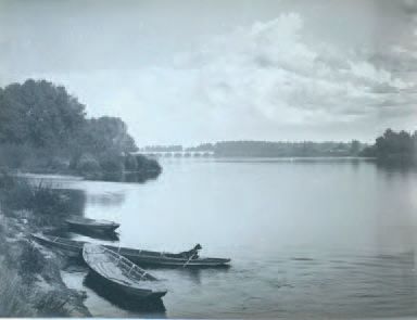 Amateur pictorialiste Au bord du lac, France, vers 1910. Grande épreuve argentique...