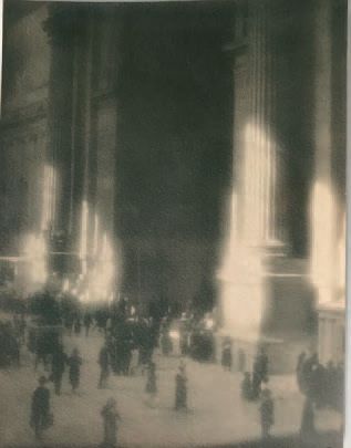 Attr. à Drahomír Ruzicka (1870-1960) 
Effet d'ombre et de lumière sur l'entrée de...