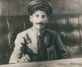  Joseph Staline dirige la bataille de Tsarytsine, juin 1918. Épreuve argentique d'époque,...