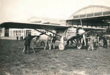 HENRI MANUEL (1874-1947) L'avion de Lindberg, le “Spirit of St Louis”, arrive au...
