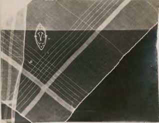 [Photographe pour Louis Vuitton] 
Rayogrammes de mouchoirs précieux, années 1950....