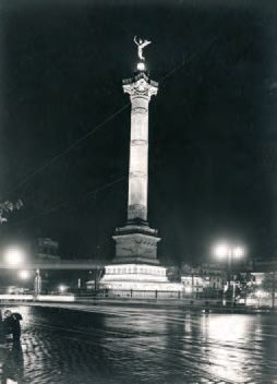 ODF La Place de la Bastille la nuit, 1951. Deux épreuves argentiques d'époque, 242x180...