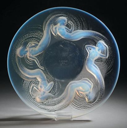 RENE LALIQUE (1860-1945) 
Coupe «Calypso» (1930). Épreuve en verre blanc et opalescent...