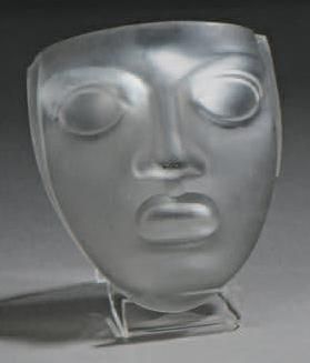 RENE LALIQUE (1860-1945) 
Médaillon «Masque Vase Cluny» (1925).
Épreuve en verre...