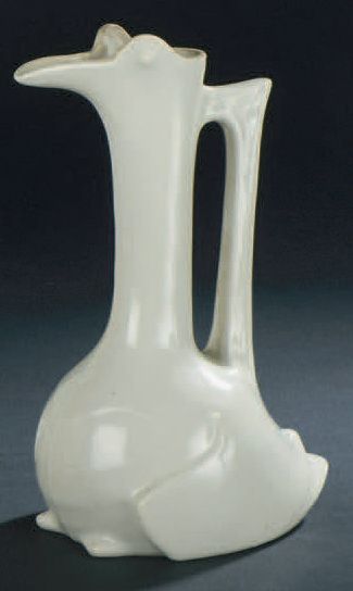 Édouard-Marcel SANDOZ & HAVILAND 
Pichet «Oie». Épreuve en porcelaine à émail blanc...