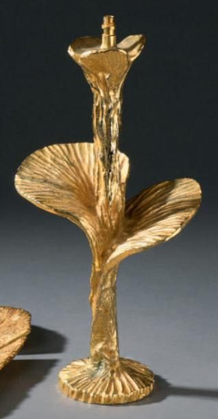 Stéphane GALERNEAU - PARIS 
Pied de lampe à corps végétal en bronze doré.
Signé.
Haut....