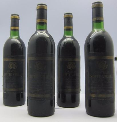 null 4 bouteilles Château Trotte-Vieille, 1979, deux base goulot et deux haute é...