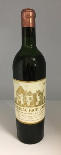 null 1 Bouteille Château Haut-Brion, 1947, mi-épaule