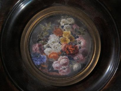 null Ecole Française du XIX° siècle

"Bouquets de fleurs"

Deux miniatures, signées...