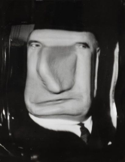 Photographe anonyme Distorsion du portrait de George Pompidou, c.1969.
Tirage argentique...