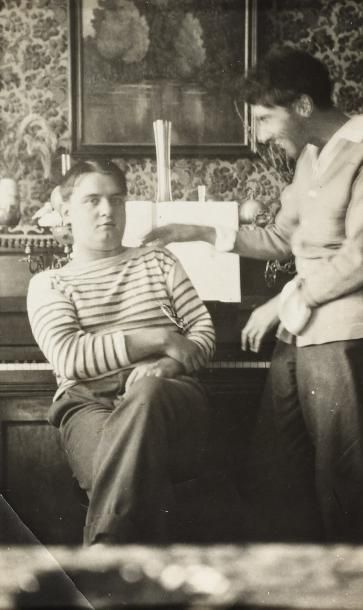 CERCLE DE COCTEAU - AURIC Le compositeur Georges Auric avec le poète Jean Cocteau....