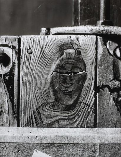 Henry de WAROQUIER (1881-1970) Portrait dans un tronc.
Tirage argentique d'époque.
Signé...