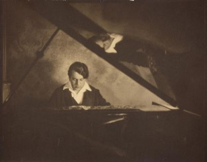 Laure ALBIN GUILLOT (1879-1962) Le compositeur et pianiste Yves Nat, c.1930.
Tirage...