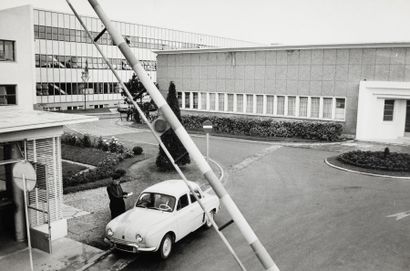 Jean-Philippe Charbonnier (1921-2004) Vue extérieure des usines RENAULT. Paris, 1958.
Tirage...