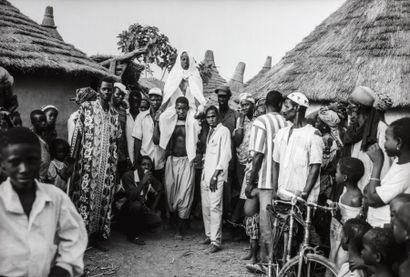 Malick Sidibé (1936-2016) Les jeunes mariés. Mali, 1970.
Tirage argentique tardif.
352...