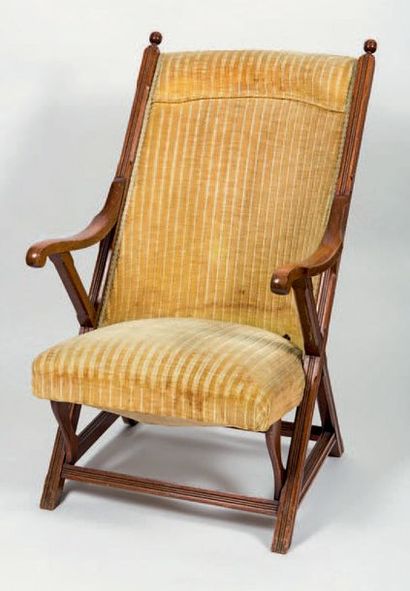 null Paire de fauteuils safari en bois verni, garniture de velours côtelé jaune.
XXe...