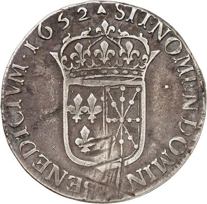 null Demi-écu de France-Navarre à la mèche longue 1652. 13,23 g.
A/ LVD.XIIII.D....