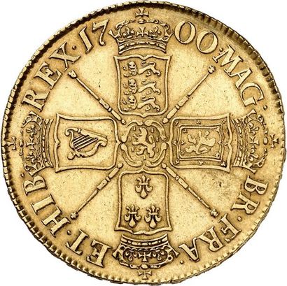 null WILLIAM III (1694-1702). Cinq Guinées en or 1700. 1er buste. 41,57 g. Sa tête...