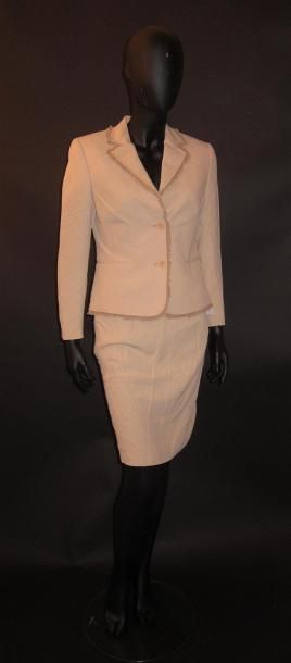 null VALENTINO Roma : Tailleur en jersey beige, col cranté gansé de fronces, simple...