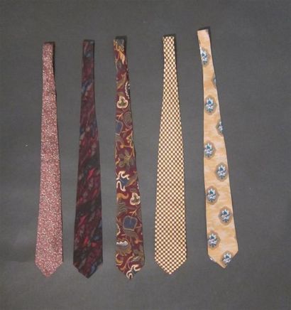 null Pierre CARDIN, Philippe de VILLIERE, Luciano BARBERA : Lot de cinq cravates...