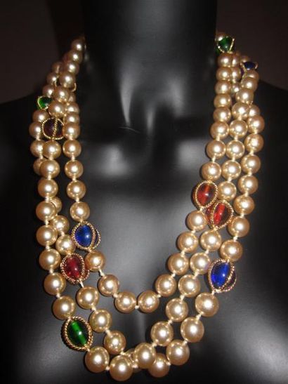 null Anonyme dans le goût de GOSSENS: Magnifique sautoir perles entrecoupées de perles...