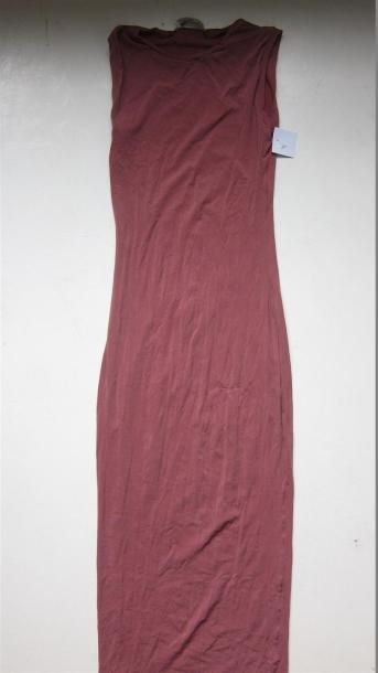 null LAGARFELD circa 1990 : Lot de deux robes en nylon violet, prune. 

L'une à décolleté...