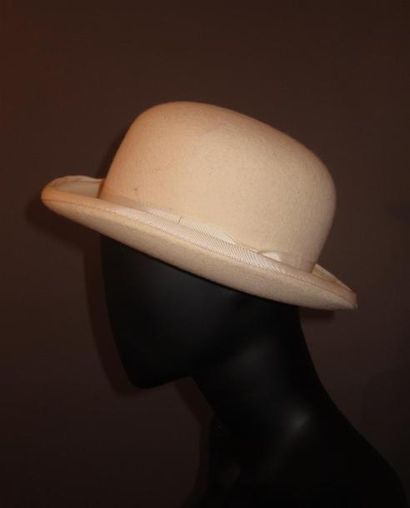 null Eric JAVITS, B. URGESS HATS, CHRISTYS' London : lot composé de deux chapeaux...