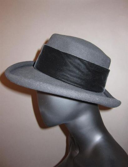 null Eric JAVITS, B. URGESS HATS, CHRISTYS' London : lot composé de deux chapeaux...
