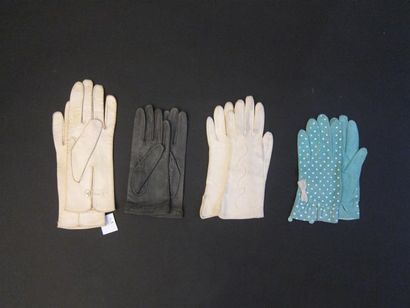 null Anonyme : Lot composé de quatre paires de gants de formes diverses. 6 ½, 7 ...