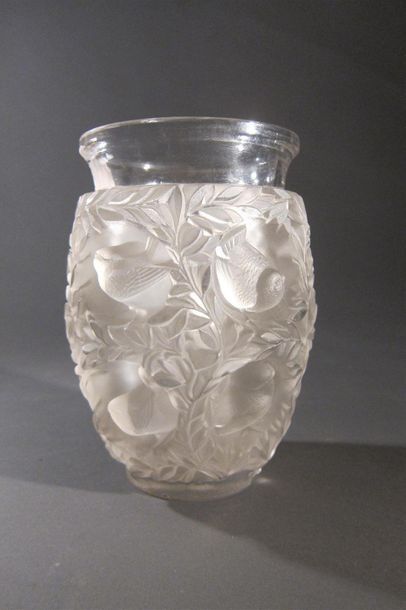 null LALIQUE

Vase Bagatelle en verre blanc soufflé-moulé patiné de moineaux dans...