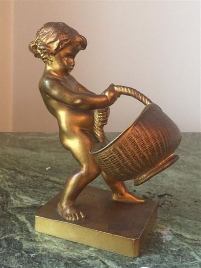 null Deux bronzes :

- BARIAS (vers 1900) : 

"Enfant portant un panier", Petit bronze...