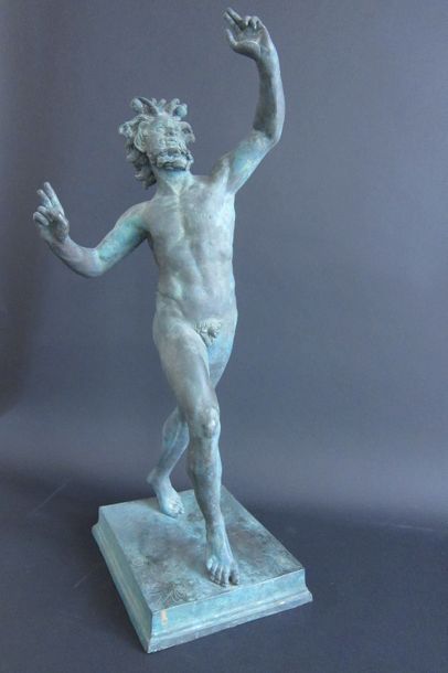 null Faune dansant de Pompéi, épreuve en bronze à patine verte d'après l'antique,...