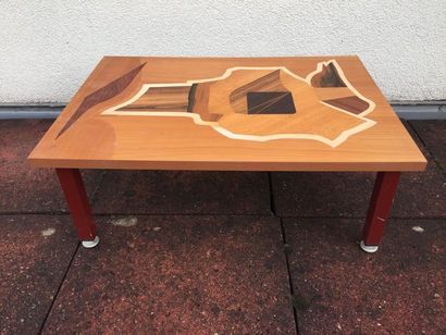 null Arlette MARTIN (née en 1924)

Table de marqueterie 

22 x 57 x 40 cm