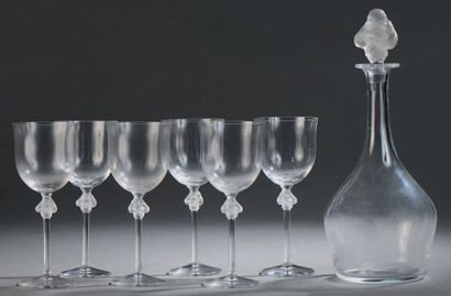 CRISTAL LALIQUE 
Carafe et six verres à bourgogne n°3 «Roxane»
Épreuves en cristal...