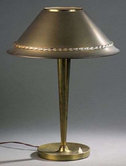 MAISON PERZEL, 1954 
Lampe de bureau modèle 817 du catalogue commercial de la maison...