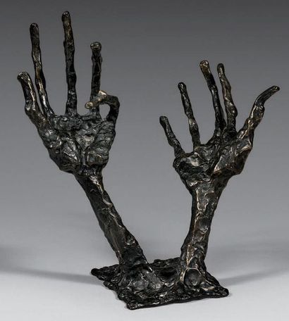 Robert CRANOIS (1924) 
Les mains,1960
Sculpture en bronze à patine brune, signée...