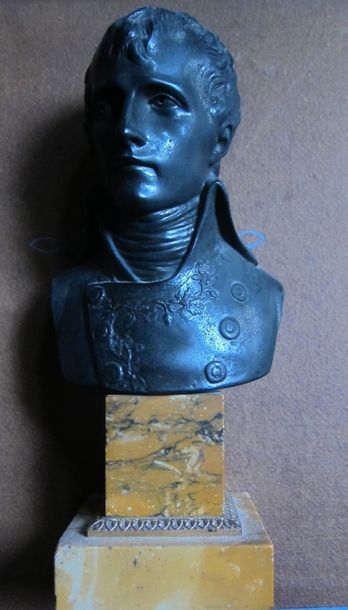 E. CARTELLIER Bonaparte 1er Consul
Buste en bronze de patine noir, signé sur l'épaule,...