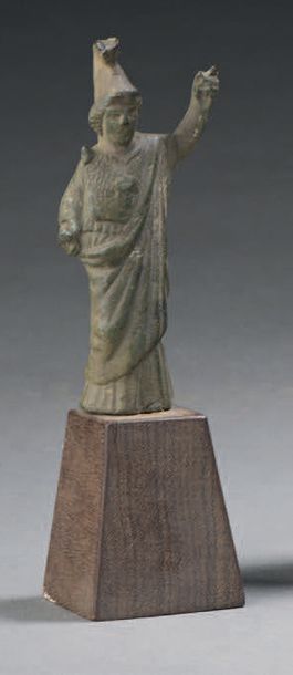 null Statuette d'Athéna Pallas debout la main gauche levée.
Bronze à patine verte...