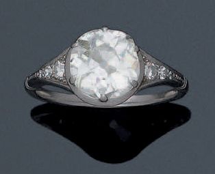 null Bague solitaire en platine (950°/00) sertie d'un diamant de taille ancienne...