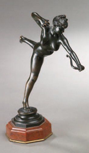 Alexandre FALGUIERE (1831-1900) Femme nue tenant un arc. Bronze. Socle octogonal...