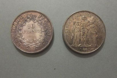 null Deux pièces de 10 francs argent, années 1965 et 1966.

Poids : 50,13 g